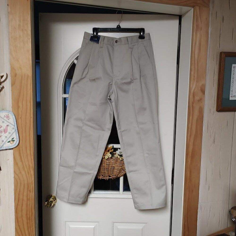 New Basic Editions Wrinkle Resistant Double Pleat Khakis Men's 32/30